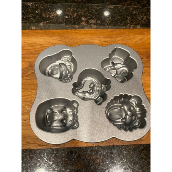 Nordic Ware Hungry/Jungle Animals Mold - Picture 3 of 8